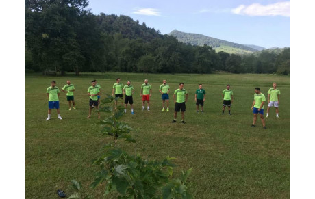 Ce week-end le groupe Séniors a fait un week-end cohésion à Issor avec au programme tournois de pétanque, cours de Fitness et soirées !